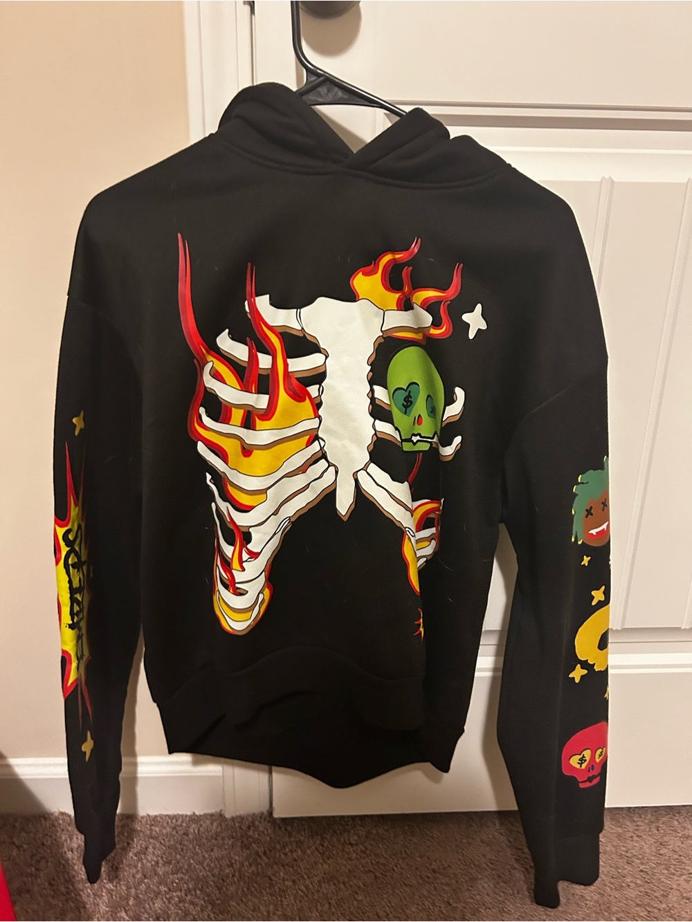 ROMWE Black Graphic Crop Hoodie(Men’s Small)